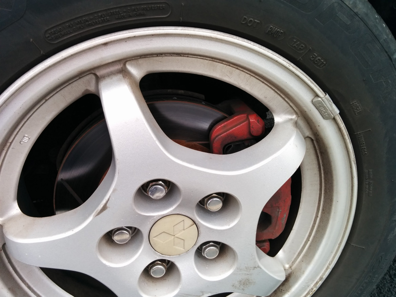 Dual piston, sure, but the important part is that they are red!